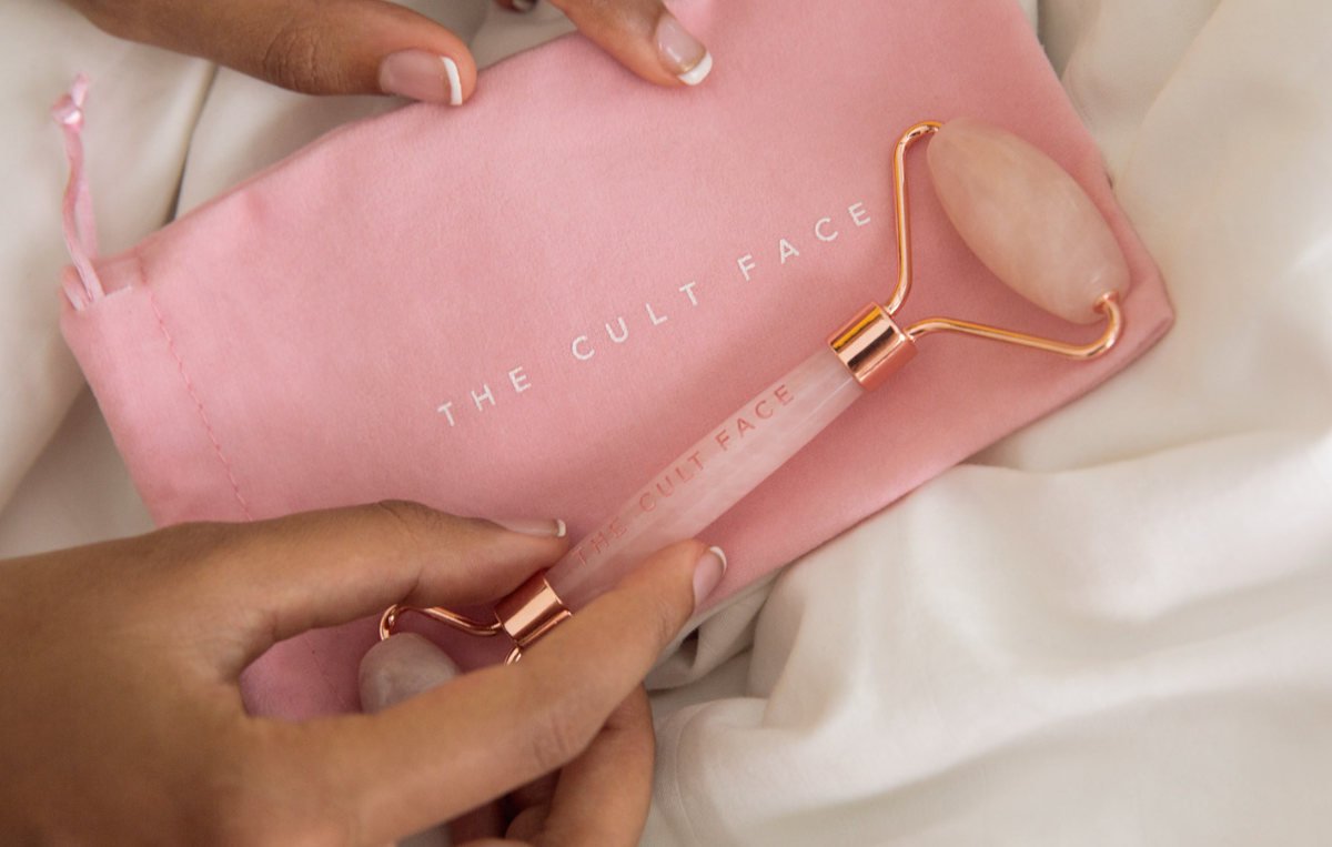 Все, что нужно знать о массаже лица роллером